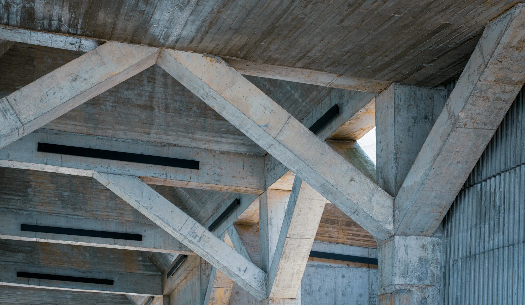 Exposed concrete structure and junction details